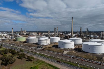 pm-announces-$4-million-pre-feasibility-study-into-building-australia’s-3rd-oil-refinery