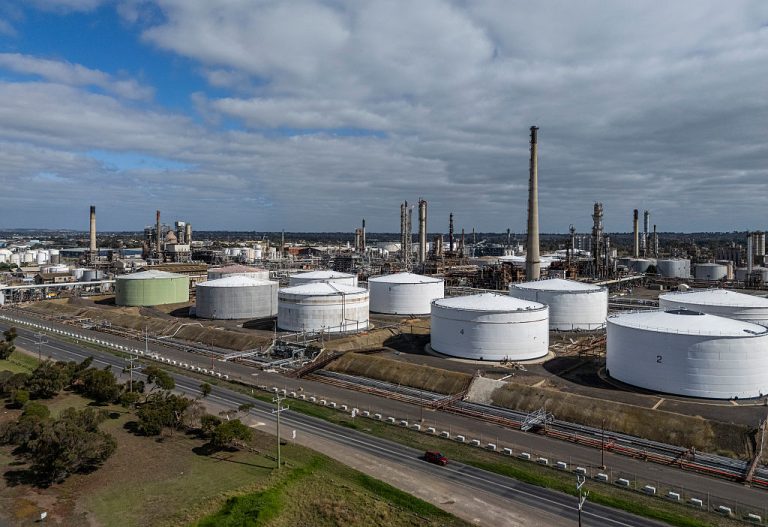 pm-announces-$4-million-pre-feasibility-study-into-building-australia’s-3rd-oil-refinery