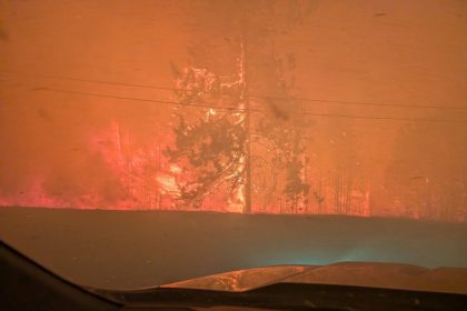 bc-declares-state-of-emergency-as-wildfire-expands,-20,000-ordered-to-evacuate