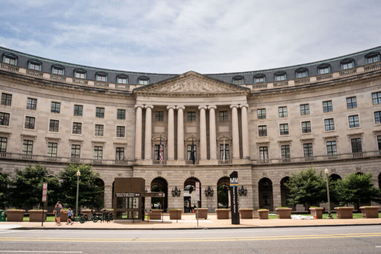 epa-deregulation:-a-boost-for-legacy-automakers,-a-test-for-evs