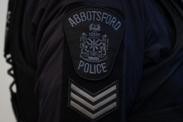 man-arrested-for-driving-rv-onto-airport-runway-in-bc:-police