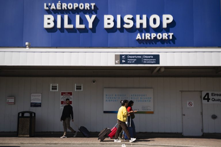 queen’s-park-says-ottawa-gave-in-to-‘fringe-group’-demands-on-airport-expansion-dispute