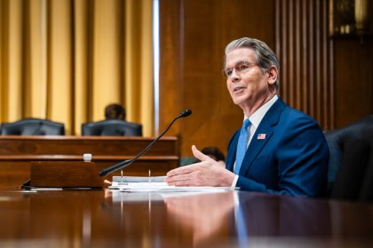 us-sanctions-shipping-companies-over-iranian-oil-sales-to-china,-uae