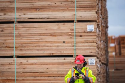 major-canadian-lumber-firm-moving-corporate-operations-to-united-states