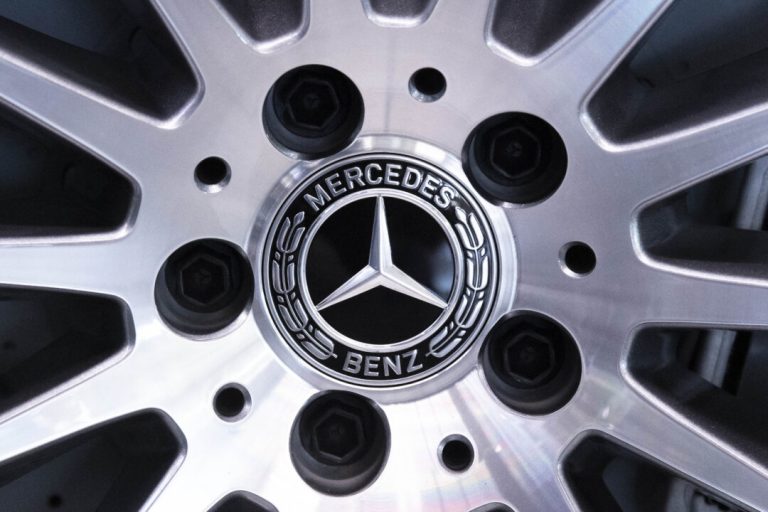 mercedes-benz-recalls-310,667-vehicles-over-rollaway-risk-from-door-switch-failure