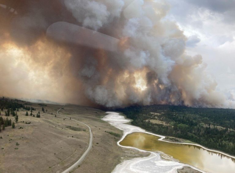 bc’s-pear-lake-wildfire-prompts-expanded-evacuation-orders-around-green-lake