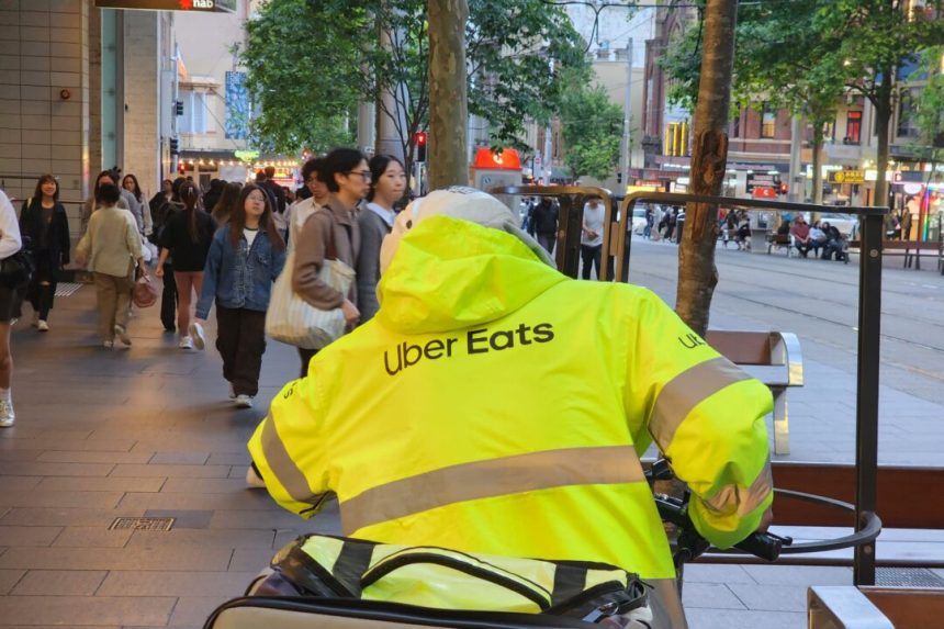 australia’s-fair-work-mandates-$31-per-hour-minimum-wage-for-uber-eats,-doordash-workers