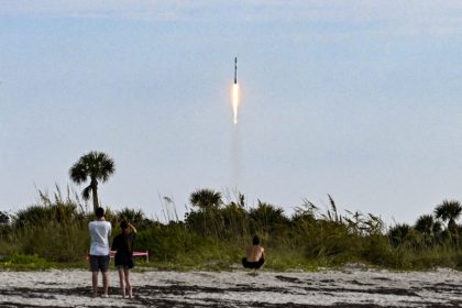 beyond-the-blue:-how-spacex-and-reusable-rockets-are-fuelling-a-new-space-economy