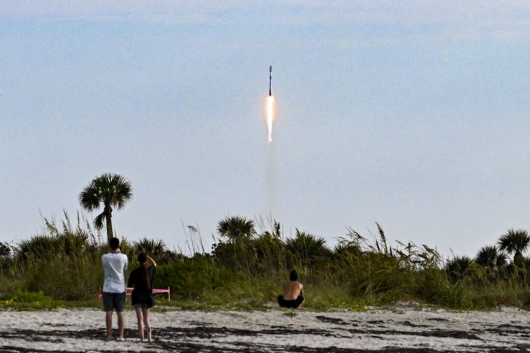 beyond-the-blue:-how-spacex-and-reusable-rockets-are-fuelling-a-new-space-economy