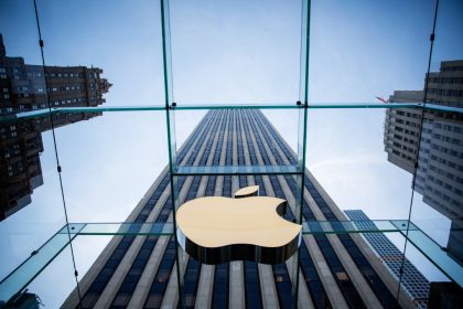 supreme-court-freezes-lower-court-action-in-app-store-lawsuit