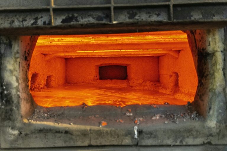 australia’s-largest-aluminium-smelter-receives-$2.5-billion-government-lifeline