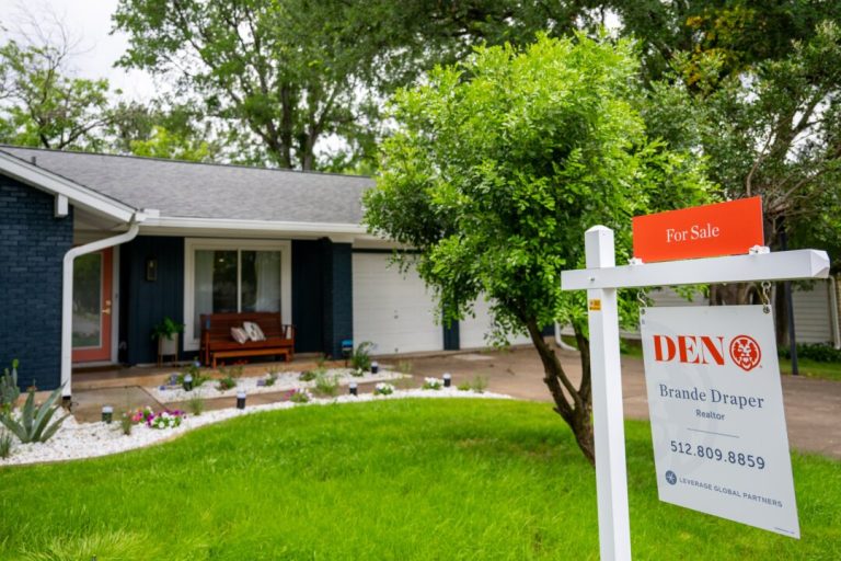 us-mortgage-rates-fall-for-first-time-in-6-weeks