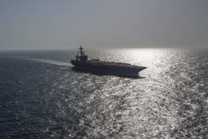 centcom-chief-visits-uss-lincoln-during-middle-east-trip,-praises-crew