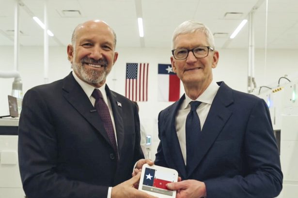 lutnick-says-trump-administration-told-apple-it-opposes-buying-chinese-memory-chips
