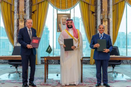 trump-hails-new-defense-pact-among-turkey,-saudi-arabia,-pakistan