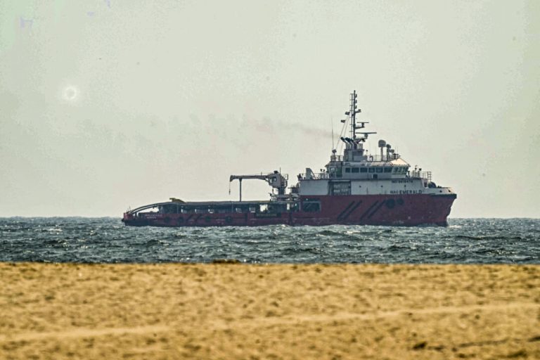 uae-halts-all-iranian-trade-after-2-missiles-launched-from-iranian-territory