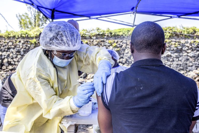 international-groups-sending-70,000-doses-of-ebola-vaccine-to-congo