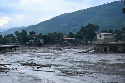 devastating-flash-flood-on-nepal-tibet-border-kills-9,-hundreds-of-tourists-missing