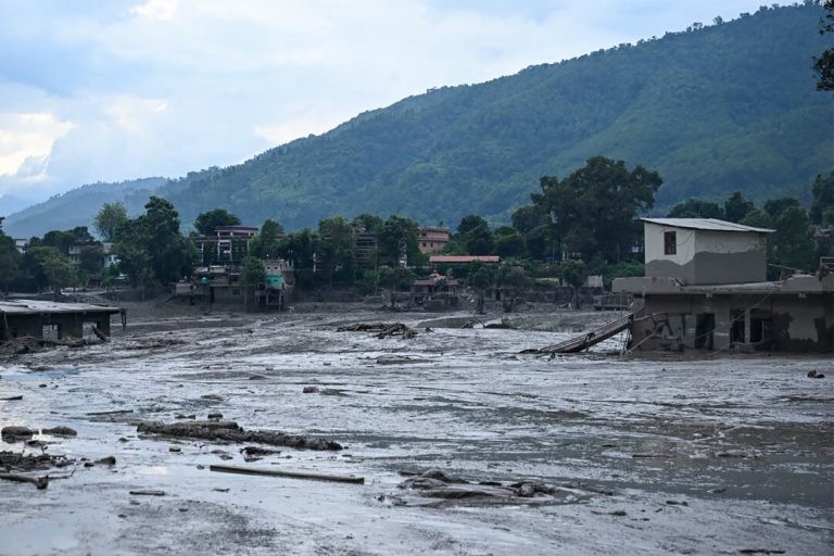 devastating-flash-flood-on-nepal-tibet-border-kills-9,-hundreds-of-tourists-missing