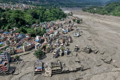 more-than-350-killed,-1,000-missing-after-flood-devastates-nepal–tibet-border