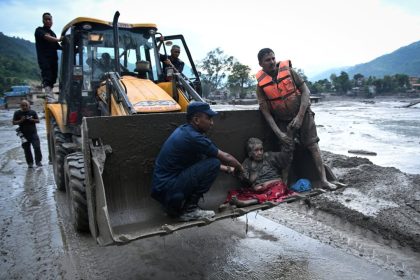 34-australians-missing-in-nepal-tibet-flash-floods