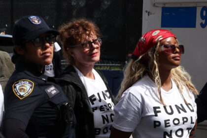 actress-susan-sarandon-among-30-arrested-protesting-against-netanyahu-in-new-york