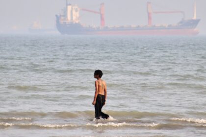 iran-losing-its-grip-over-the-strait-of-hormuz,-analysts-say