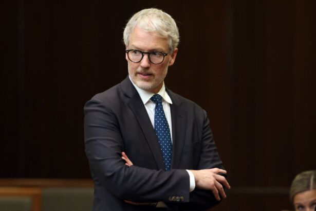 mps-probe-nato-suspect’s-screening-as-privacy-commissioner-says-past-fraud-finding-could’ve-been-shared