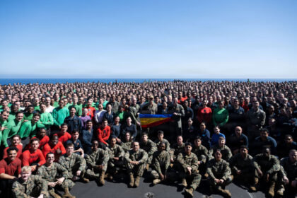 hegseth-presents-lincoln-carrier-group-with-top-unit-award-after-long-deployment