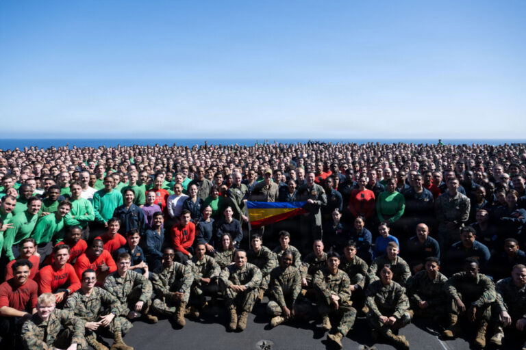hegseth-presents-lincoln-carrier-group-with-top-unit-award-after-long-deployment