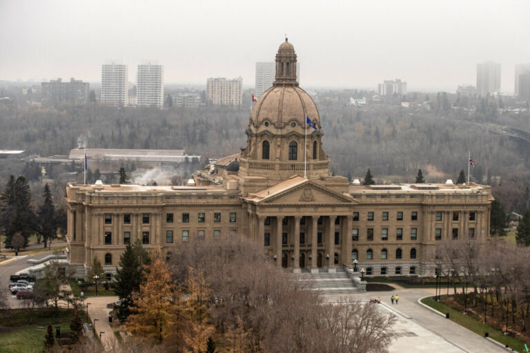 alberta-government-directs-edmonton-to-repeal-infill-bylaw-changes-following-resident-complaints