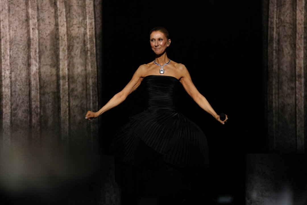 celine-dion-stumbles-and-falls-mid-set-during-paris-residency-show