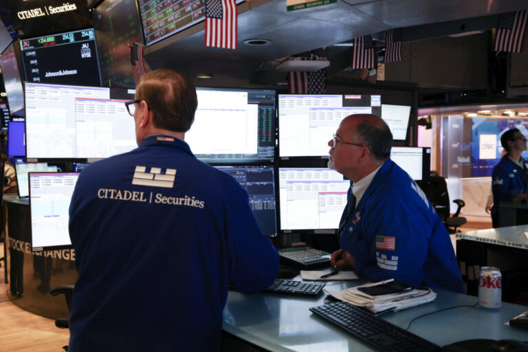 wall-street-review:-s&p-500-closes-near-all-time-high