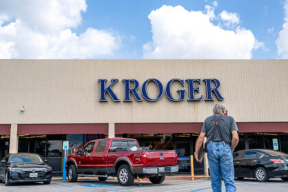 albertsons-demands-$8-billion-from-grocery-giant-kroger-after-merger-collapse