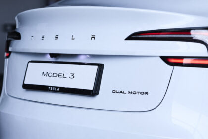 tesla-halts-cheapest-model-3-orders-in-canada,-citing-limited-government-quota