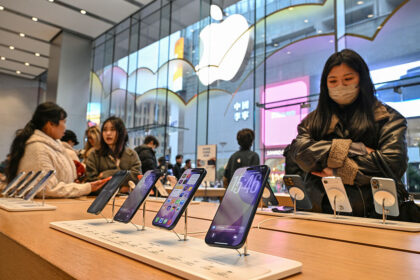 china-clears-apple’s-ai-rollout-with-alibaba’s-models-built-in