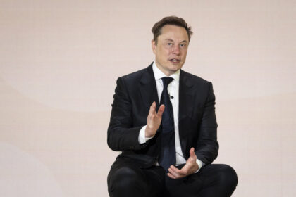 elon-musk-pledges-to-give-‘every-kid-in-america’-1-spacex-share