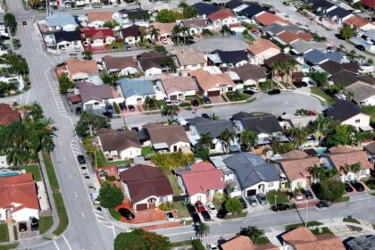 pending-home-sales-plunge-to-record-low-as-mortgage-rates-surge:-nar