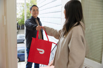 doordash-agrees-to-buy-instacart-in-$17-billion-deal-to-expand-grocery-delivery