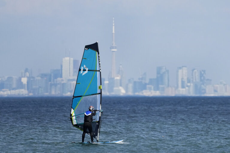 stifling-heat-forecast-in-ontario,-quebec,-atlantic-provinces-and-parts-of-bc