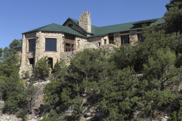 wildfire-destroys-grand-canyon-lodge,-park’s-north-ridge-closed-for-season