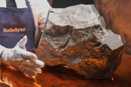 the-biggest-piece-of-mars-on-earth-is-going-up-for-auction-in-new-york