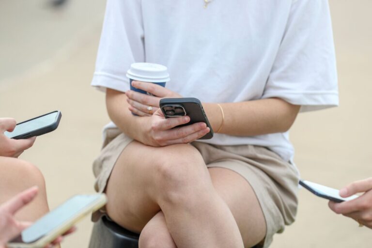 top-australian-news-sites-lose-8-million-readers-in-a-month:-ipsos-study