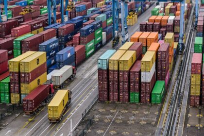 us-businesses-in-china-freeze-new-investment-amid-tariff-war,-geopolitical-tension:-survey