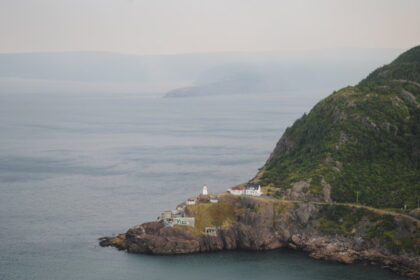 thousands-in-holding-pattern-as-crews-make-few-gains-taming-fire-near-st.-john’s
