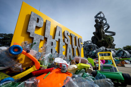 pacific-countries-‘drowning’-in-plastic-spurs-australian-film-director-to-head-to-un-treaty-negotiations