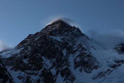 chinese-climber-dies-after-summiting-world’s-second-highest-peak,-k2