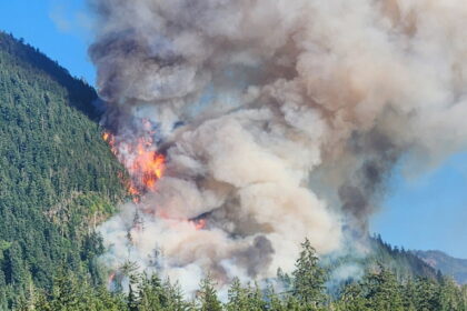 air-quality-warnings-expand-as-wildfire-burns-on-south-central-vancouver-island