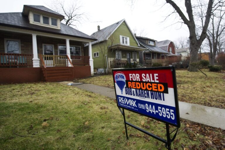 is-now-a-good-time-for-canadians-to-buy-a-home,-or-is-it-better-to-wait?
