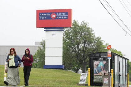canada-post-and-union-meeting-delayed-until-next-week-due-to-mediator-availability